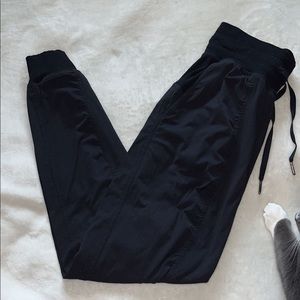 dance studio mid-rise jogger (size 2) (colour-black)